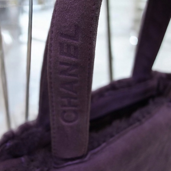 GUC Authentic Chanel 2000s Purple Shearling Mini Logo Bag with Dustbag & Cards - Picture 11 of 16